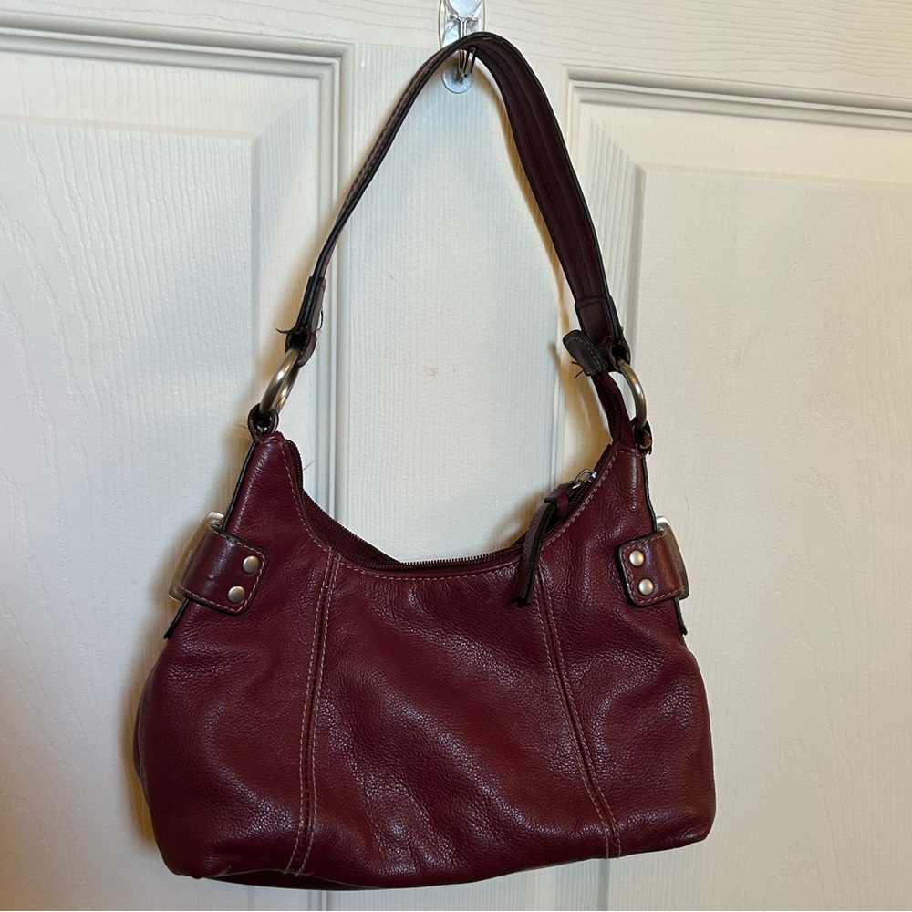 Wilson’s Leather maroon shoulder bag